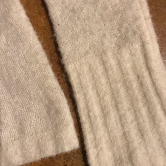 Abercrombie & Fitch fuzzy sweater - Picture 4 of 5